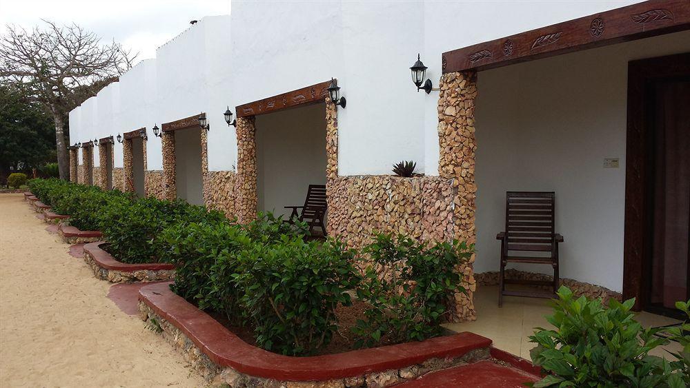 Baobab Beach Resort Нунгви Экстерьер фото